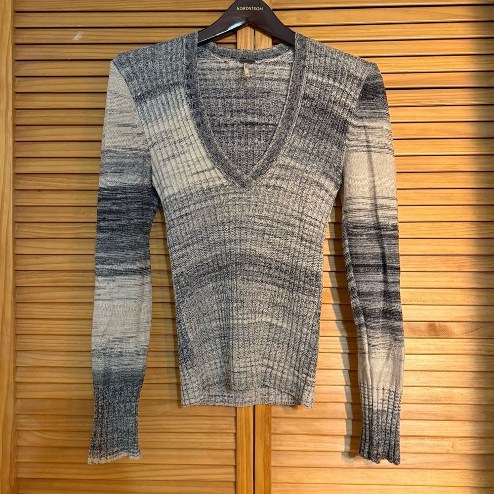 Free People Gray and Cream V-Neck Sweater XS